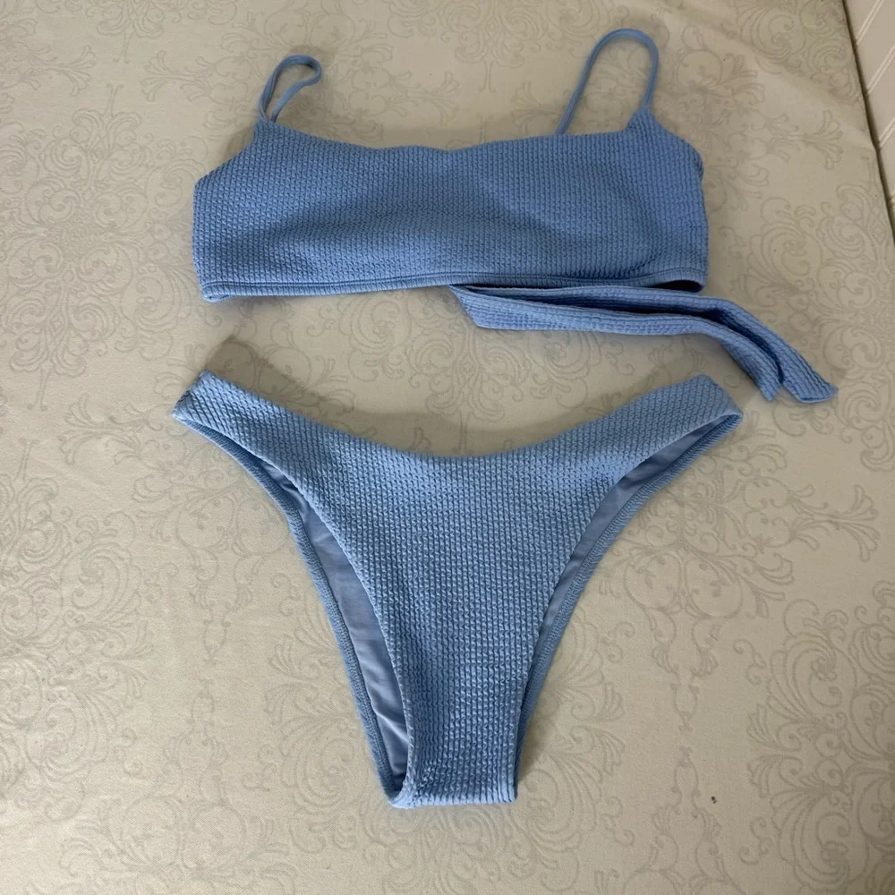 Monday Swimwear Bahamas Swim Top Size V